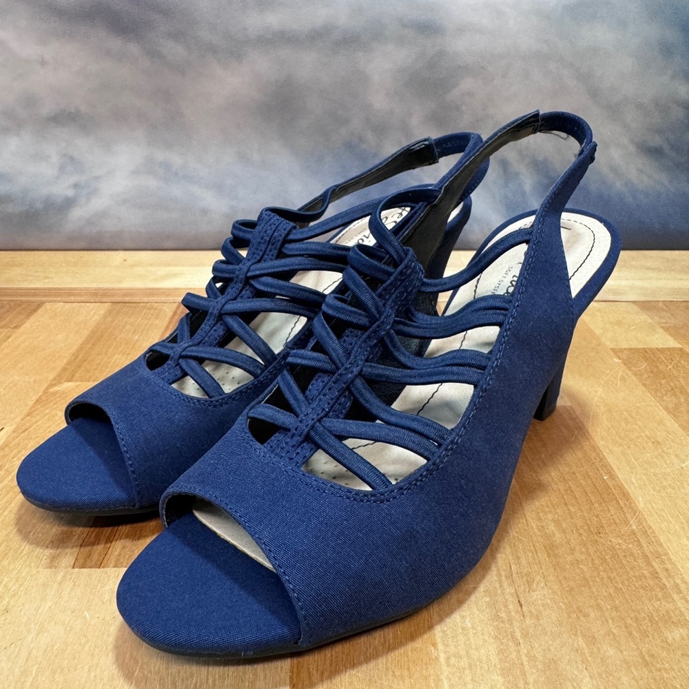 Life stride size 5 new  Elegant Navy Women's Heels